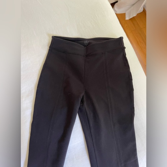 Alo Yoga AIRBRUSH HIGH-WAIST FLUTTER LEGGING - Picture 2 of 3